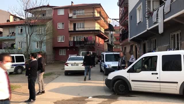Futbol oynadıkları için kendilerini uyaran polis ekiplerine saldırdılar
