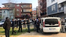 Yasağa uymayarak sokakta futbol oynayan 5 kişiyi uyaran polis ekibine sopalı saldırı