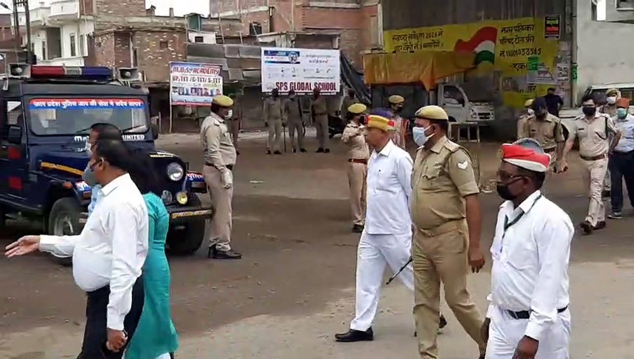 इटावा: लॉक डाउन की स्थिति का डीएम व एसएसपी ने किया मुआयना
