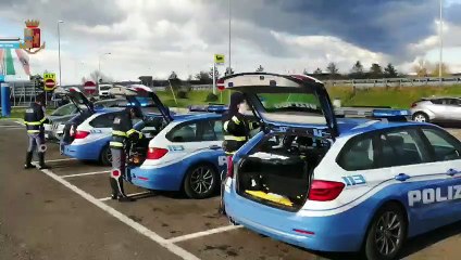 Tải video: Terni - Controlli anti Covid della Polizia Stradale (11.04.20)