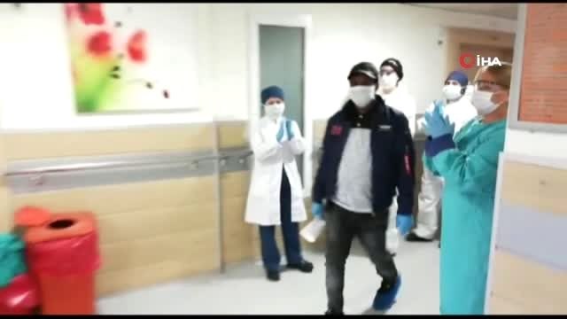 Korona virüsü yendi, alkışlarla taburcu edildi