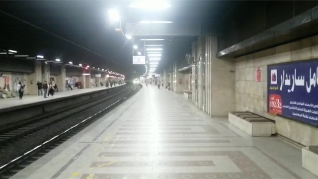 هدوء داخل محطات المترو قبل بدأ ساعات الحظر