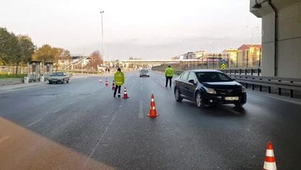Sokağa çıkma yasağı nedeniyle denetim yapılıyor