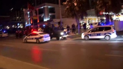 Download Video: Beyoğlu'nda polis ekiplerine silahlı saldırı...2 polis yaralandı