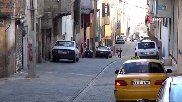 Onlar kaçtı polis kovaladı...Polisler sokağa çıkma yasağına uymayan çocukları kovaladı
