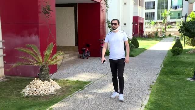 Koronavirüsü yenen babanın küçük kızıyla kavuşma anı duygulandırdı