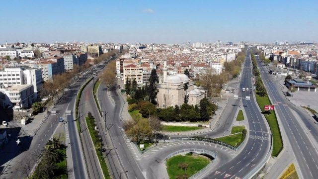 Fatih'in en işlek caddeleri bomboş kaldı