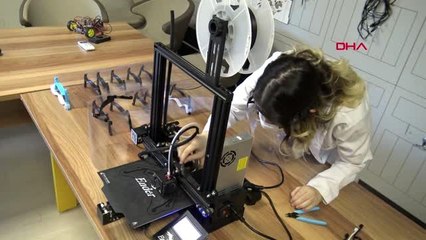 İZMİR Sağlıkçılara 'sizi seviyoruz' notuyla siperlik maske