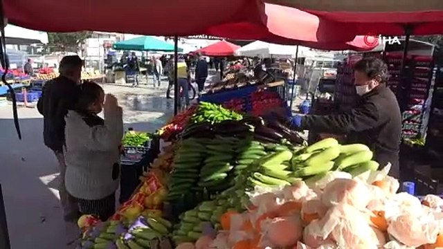 Koronavirüs | Büyükşehirlerde 'sokağa çıkma yasağı' uygulanırken Tokatlılar pazar alışverişinde