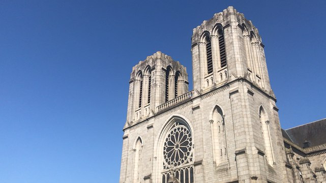 Une messe de Pâques sans fidèles