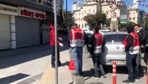 Vatandaştan yoğun mesai harcayan polislere ikram