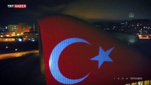 Haydar Aliyev Merkezine Türk bayrağı yansıtıldı