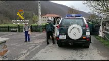 La Guardia Civil reparten medicamentos a pacientes de Oviedo