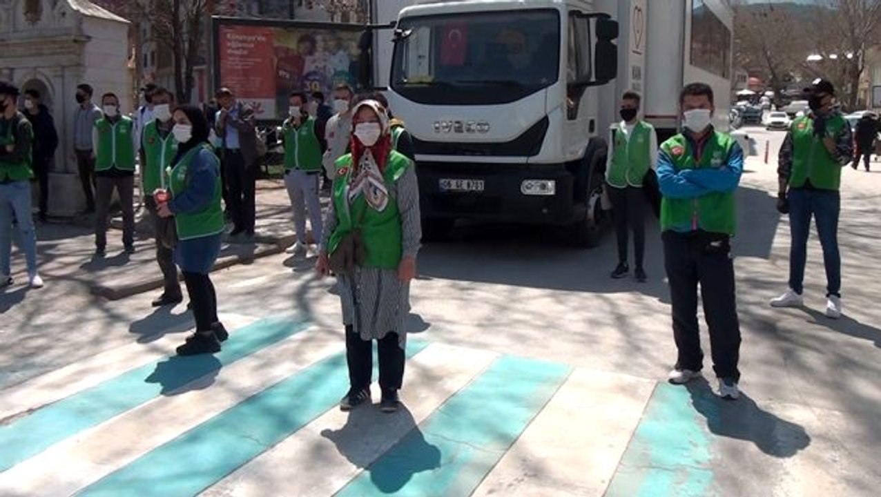 Farkındalık için Kızılay'a kan ve kök hücre bağışında bulundular