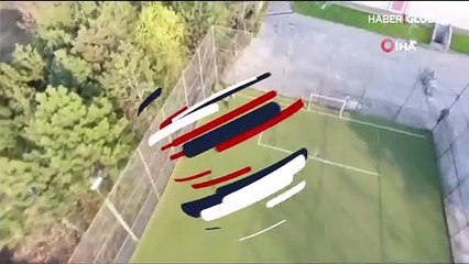 Drone görünce halı sahadan böyle kaçtılar