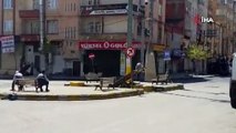 Diyarbakır'da polis 'Şemmamme' açtı; vatandaşlar balkondan alkışla tempo tuttu