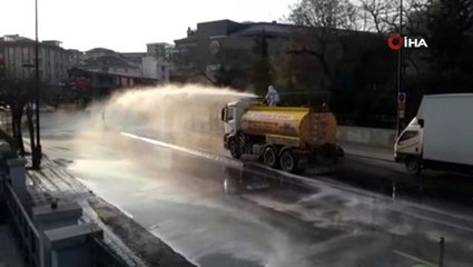 Sokağa çıkma yasağı ile boş kalan yollar dezenfekte edildi
