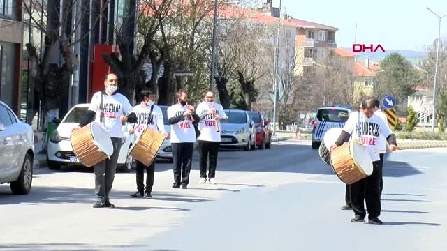 Evde kalanlara davul-zurnalı konser