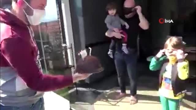 Belediye başkanından sokağa çıkamayan kıza sürpriz doğum günü