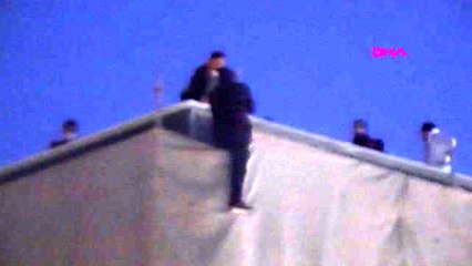 Karantinaya alınan ailesini göremediğini iddia edip intihara kalkıştı