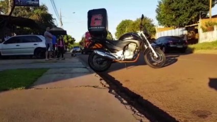 Motociclista de 29 anos fica ferido em acidente no Santa Felicidade