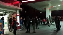 Yasak sona erdi, vatandaşlar benzin istasyonu marketine gitti