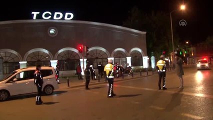 Yasağın sona ermesinin ardından polis ekipleri vatandaşları uyardı