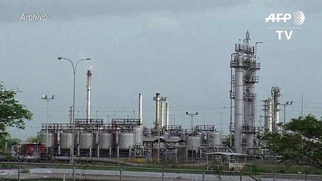 Países productores de petróleo acuerdan recorte histórico de la producción