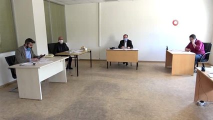 Sokak sokak gezip ihtiyacı olanların yardımına koşuyorlar
