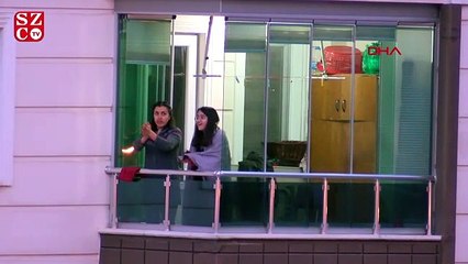 Kurdukları ses sistemi ile balkondan bilgi yarışması yaptılar