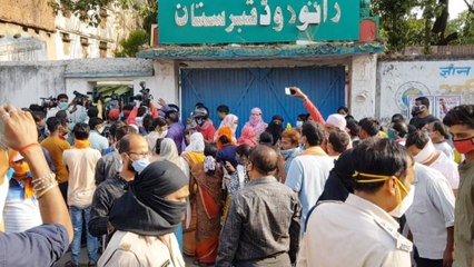 VIDEO: Locals protest against burial of coronavirus victim