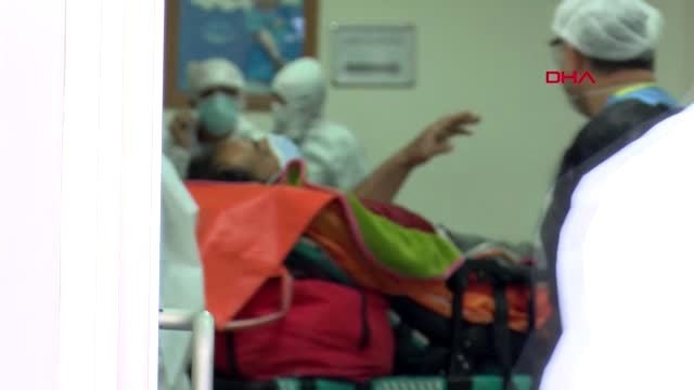 ACİL SERVİS ÇALIŞANLARININ KORONAVİRÜS NÖBETİ HASTANE İÇİNDE GÖRÜNTÜLENDİ