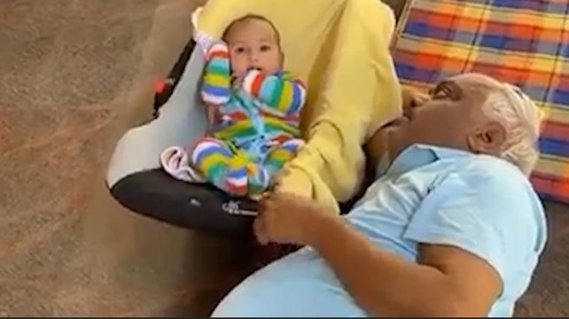 ಮೊಮ್ಮಗನನ್ನು ತೂಗಿ ಮಲಗಿಸುತ್ತಿದ್ದಾರೆ ಮಾಜಿ ಸ್ಪೀಕರ್ ರಮೇಶ್ ಕುಮಾರ್ | Ramesh kumar with his grandson