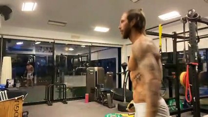 Ramos hacer ejercicio en el gimnasio durante la cuarentena