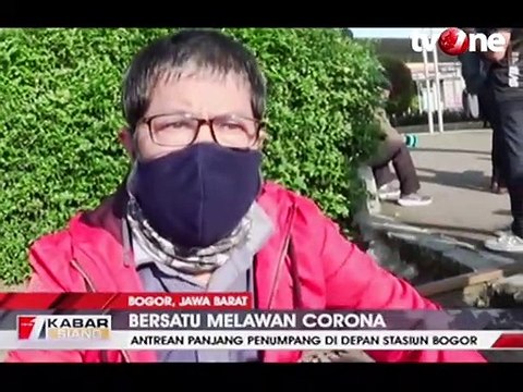 Antrean Panjang Calon Penumpang KRL di Stasiun Besar Bogor