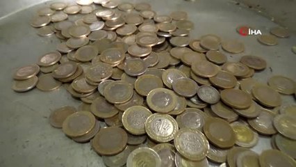 Fırıncıdan örnek davranış... Madeni paraları 180 derecede kaynattıktan sonra müşterilere veriyor