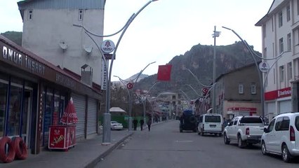 Hakkari'de çocukları TRT EBA TV'den dersleri takip edemeyen 10 aileye televizyon desteği