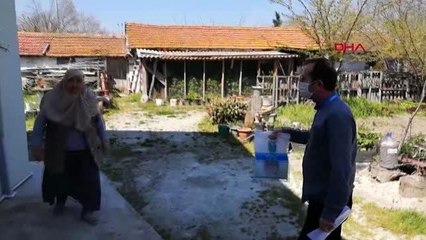 İSTANBUL Silivri'de 65 yaş üstüne hijyen paketi dağıtıldı