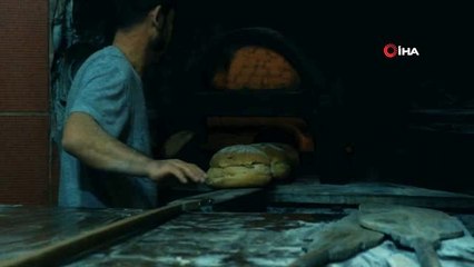 Bursalı fırıncı aç kalan köpek ve kedilere sahip çıktı