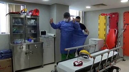 Télécharger la video: Koronavirüsü yenen acil doktoru görevine alkışlarla döndü