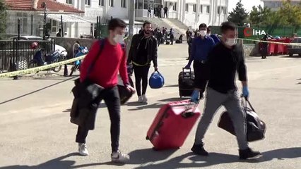 Testleri negatif çıkan 473 kişi, gözetim sürelerinin dolmasının ardından tahliye edildi.