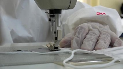 Adana'da kadınlar maske üretti, belediye başkanı dağıttı