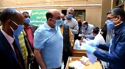 محافظ أسوان: وسائل راحة للعمالة المستفيدين بـ155 مكتب بريد و40 فرع للبنك