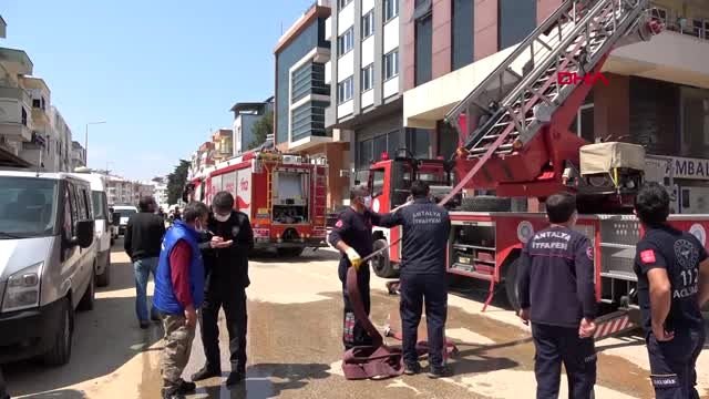 ANTALYA Çatı katında yangın korkuttu