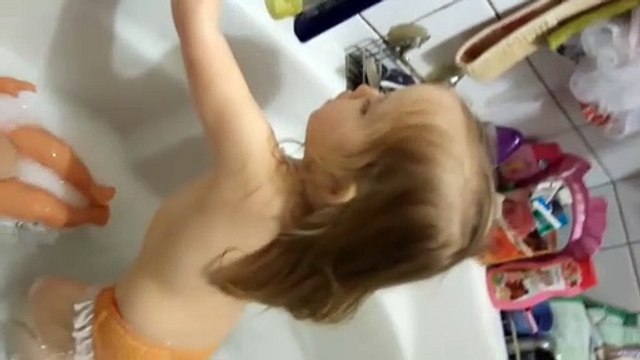 João Paulo de Carvalho Lofiego - Brincando no Banho