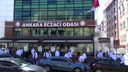 Download Video: Kovid-19 nedeniyle hayatını kaybeden eczacılar anısına bir dakikalık saygı duruşu