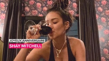 Shay Mitchell est en quarantaine avec du vin et un tapis de yoga