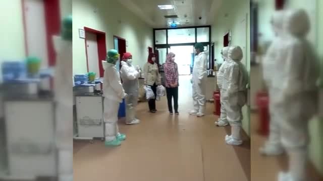 11 yaşında korona virüsü yendi alkışlarla taburcu edildi