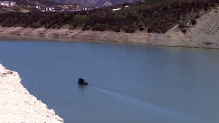 Akıntıya kapılan uzman çavuş ile kayıp üniversite öğrencisini arama çalışmaları sürüyor