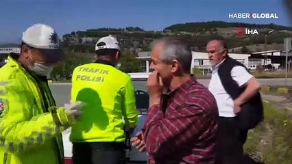 'Sosyal mesafeyi' koruyarak dakikalarca tartıştılar!